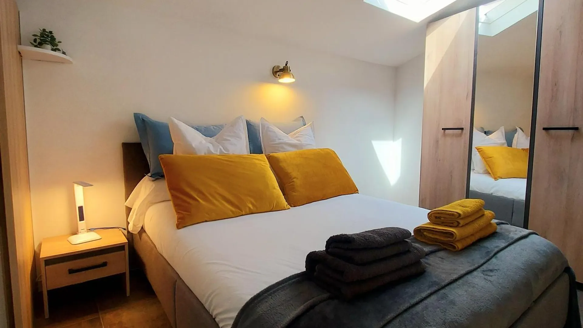 Spacieuse Dependance Duplex 50 M2 Classe 3 Etoiles Sans Vis-A-Vis Greoux-les-Bains France